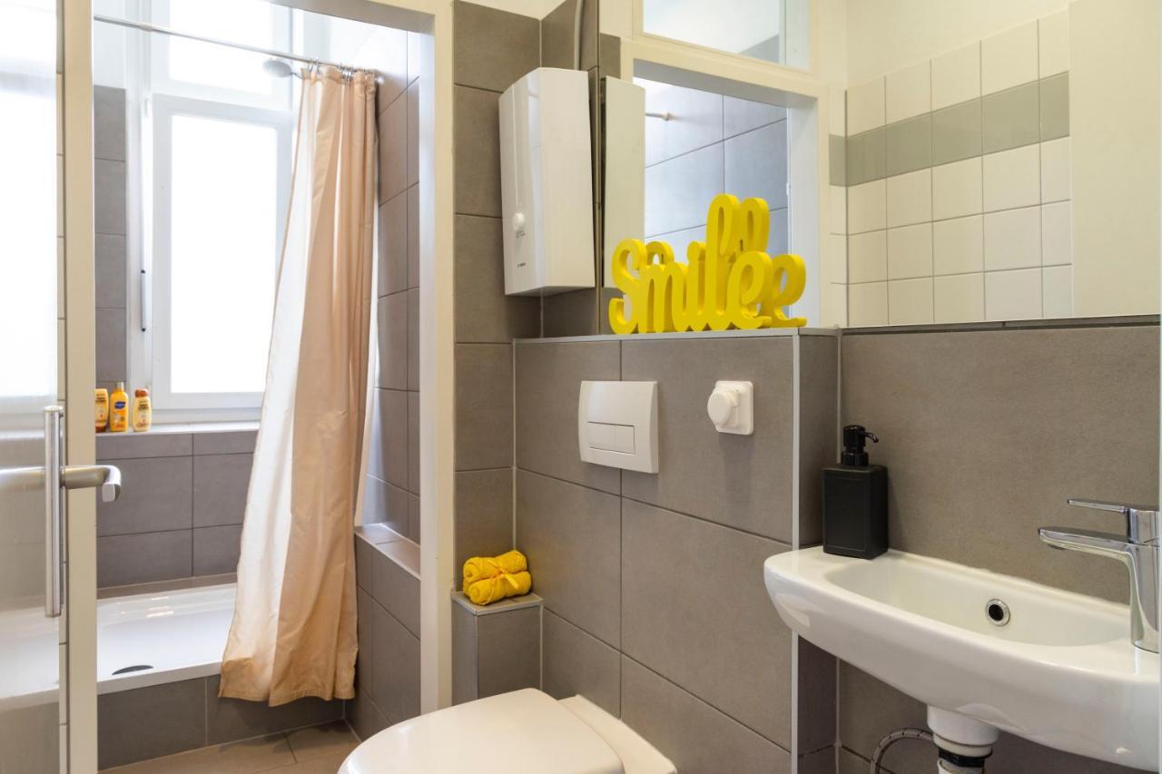 Central +3Br +Big Living Room Next To U-Station Berlin Dış mekan fotoğraf